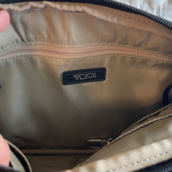 Tumi Black Crossbody/Belt/Bum/Waist Bag, Used 2x, Like New - Picture 3 of 6